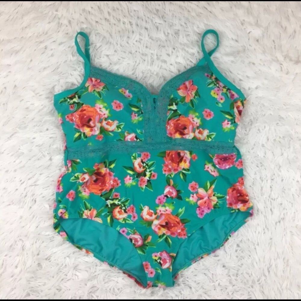 Beautiful Plus size, 1 piece bathing suit